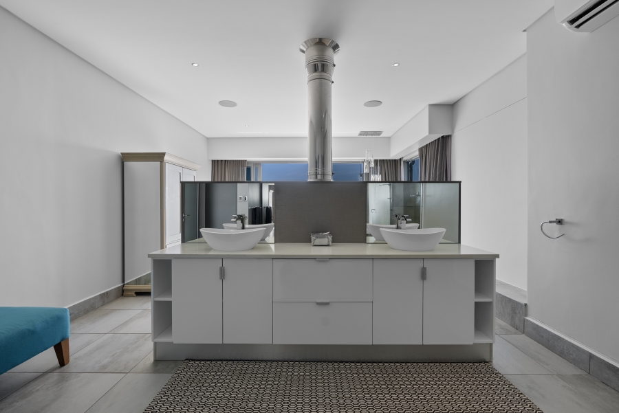 To Let 6 Bedroom Property for Rent in Bakoven Western Cape